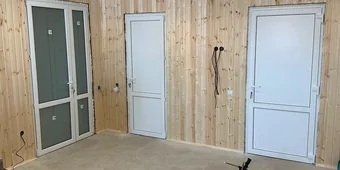 Внутренняя отделка Евровагонкой , установка алюминиевых дверей